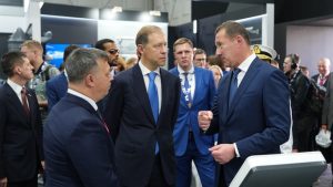 Денис Мантуров посетил российскую экспозицию на Dubai Airshow 2025.